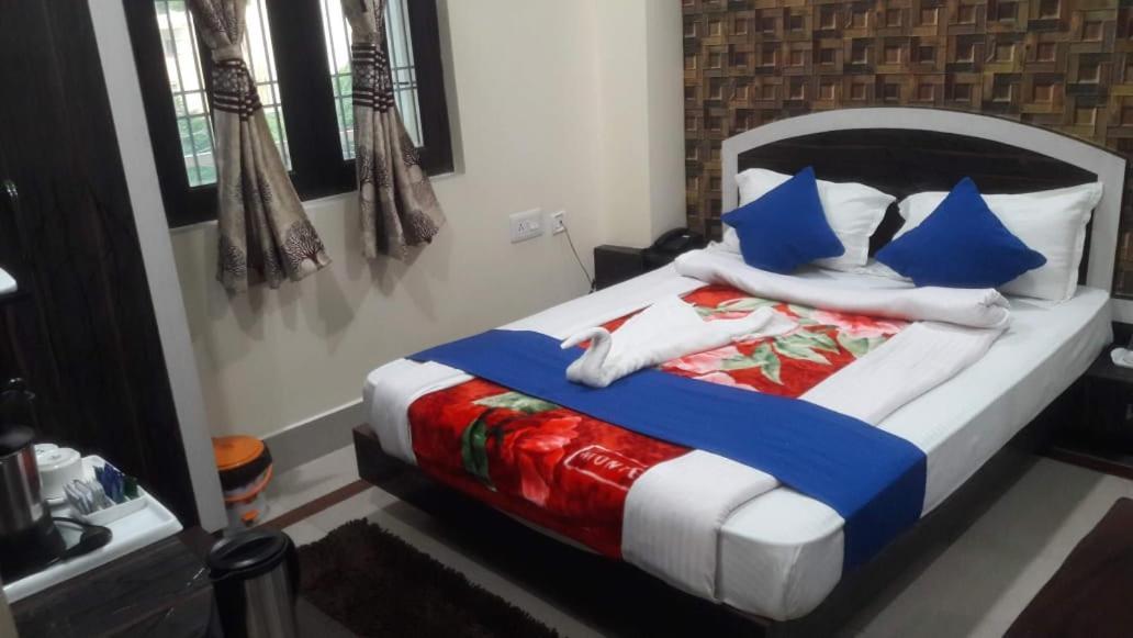 Hotel Janvi Interntaional Inn מוזאפרפור מראה חיצוני תמונה