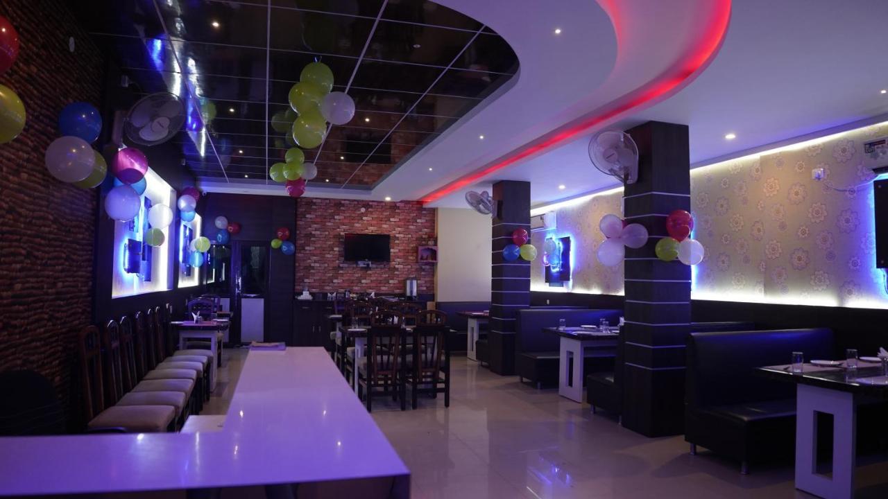 Hotel Janvi Interntaional Inn מוזאפרפור מראה חיצוני תמונה